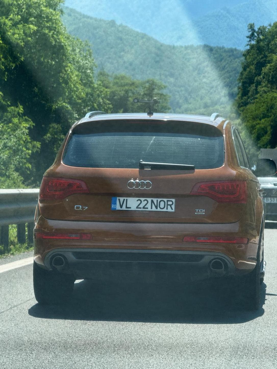Audi Q7 VL 22 NOR în culoarea Copper Bronze