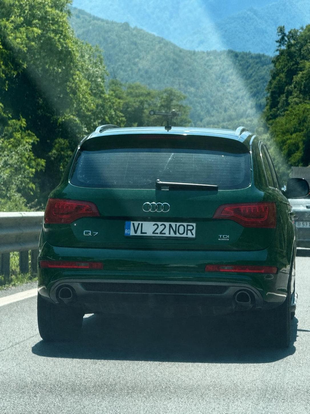 Audi Q7 VL 22 NOR în culoarea Emerald Green