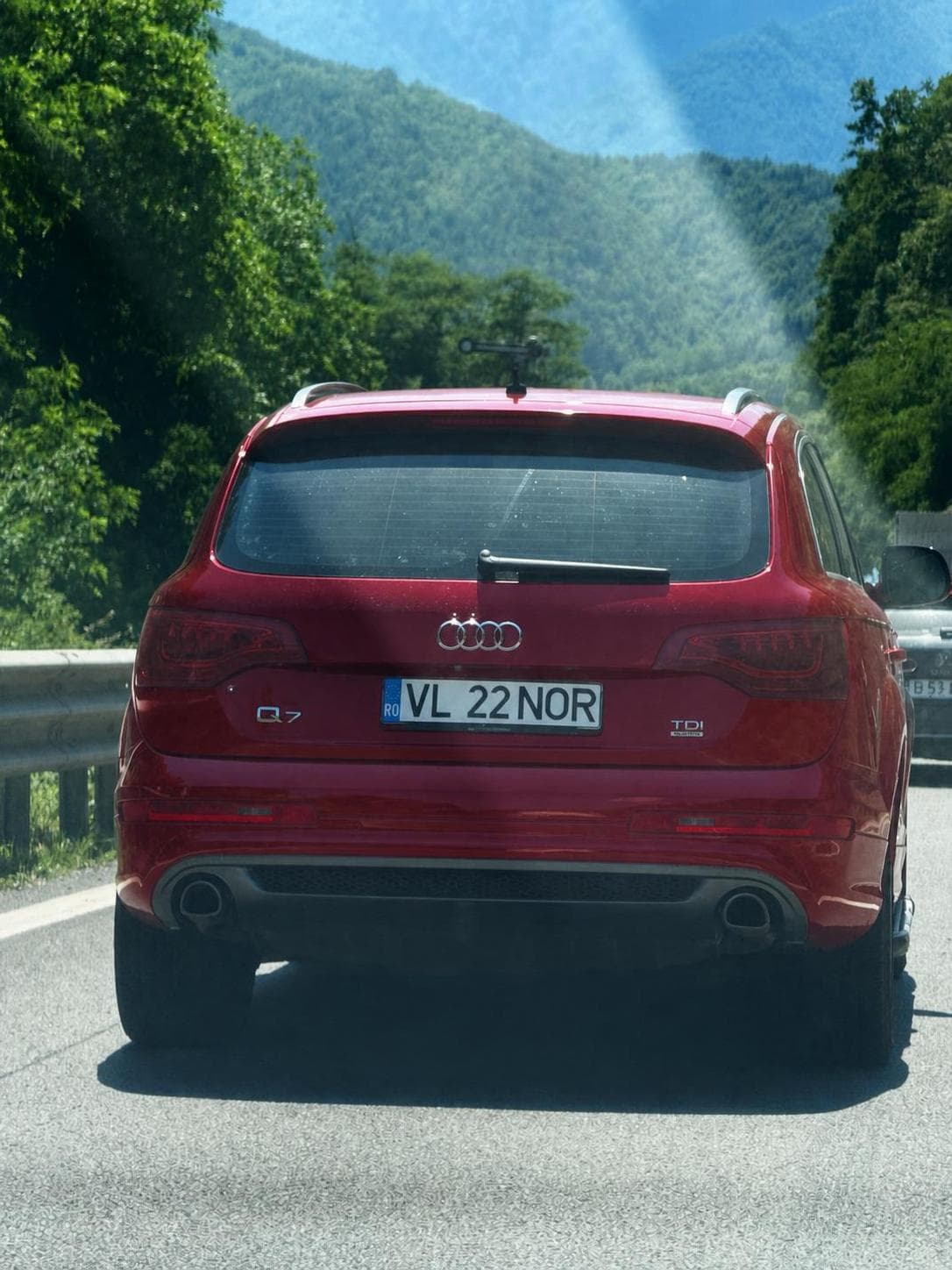 Audi Q7 VL 22 NOR în culoarea Misano Red
