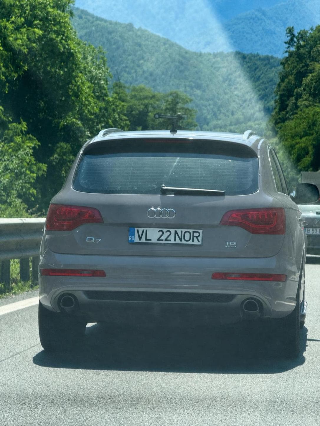 Audi Q7 VL 22 NOR în culoarea Nardo Grey