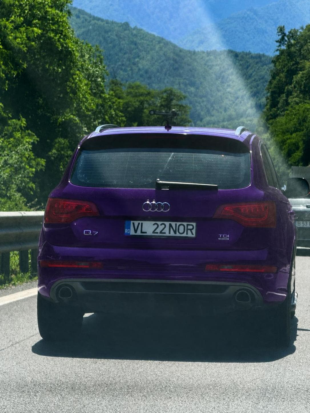 Audi Q7 VL 22 NOR în culoarea Velvet Violet
